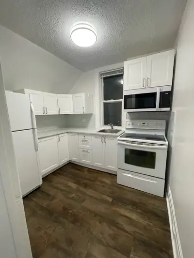 Available April 1 or May 1 1 bedroom upper apartment. Kitchen with fridge, Stove. Microwave. Livingr...