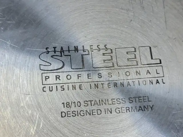 dozens of masson jars 12 POTS N PANS slow JUICERs blender in Microwaves & Cookers in St. Catharines - Image 6