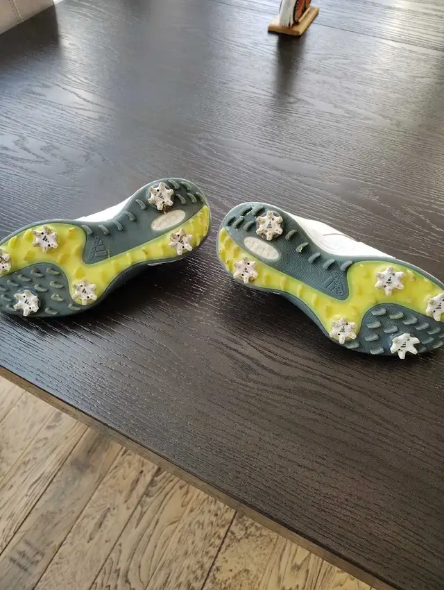 Women's golf shoes size 6 1/2 in Golf in Edmonton - Image 3