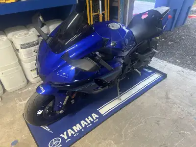 Pazzo levers tidy tail , intigrated taillight, puig windshield , two brothers racing exhaust, 520 ch...