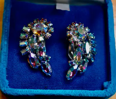 EAR RINGS ARE 1 5/16 INCHS LONG X 3/4 INCH WIDE,IN VERY GOOD CONDITION