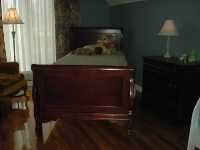 Lit simple bateau commode bureau bibliothèque chaise in Beds & Mattresses in Laval / North Shore - Image 2