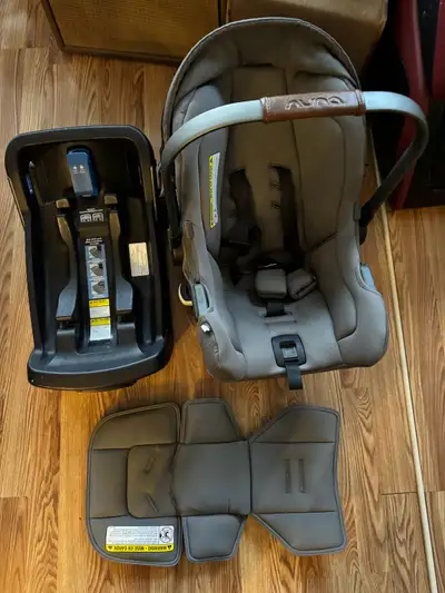 Nuna Pipa Baby Carseat and base, View more