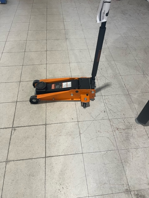 3-1/2 TON SERVICE JACK in Other in Ottawa
