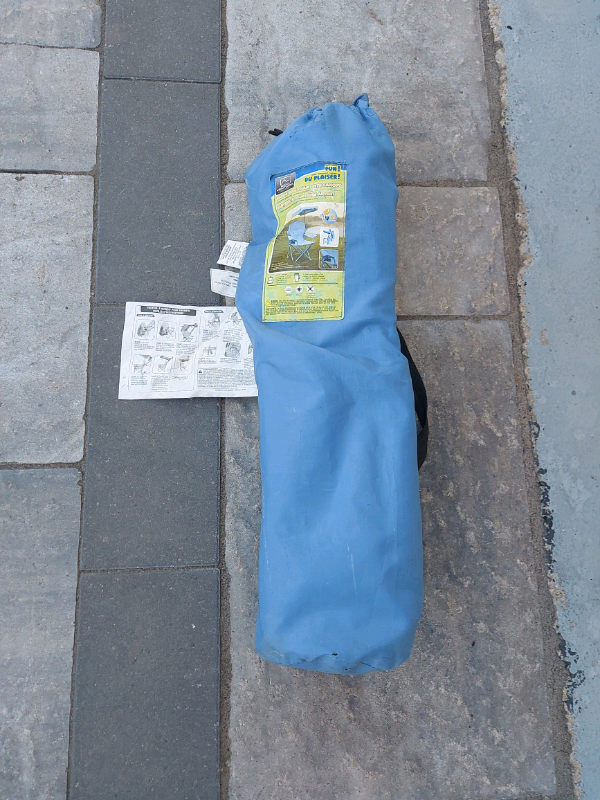 Kids folding Chair with Canopy, blue in Patio & Garden Furniture in Oakville / Halton Region - Image 4