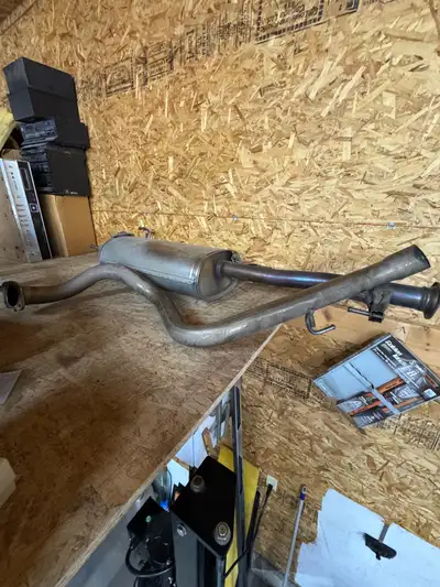 Like-New 5th Gen toyota 4runner exhaust and muffler. This part was only on the vehicle for 200km on...