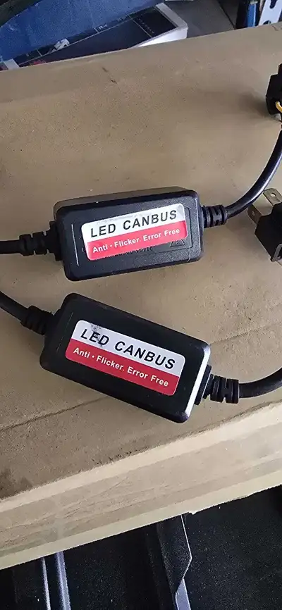 I'm selling a set of used LED CANBUS anti-flicker error-free modules, designed to prevent flickering...