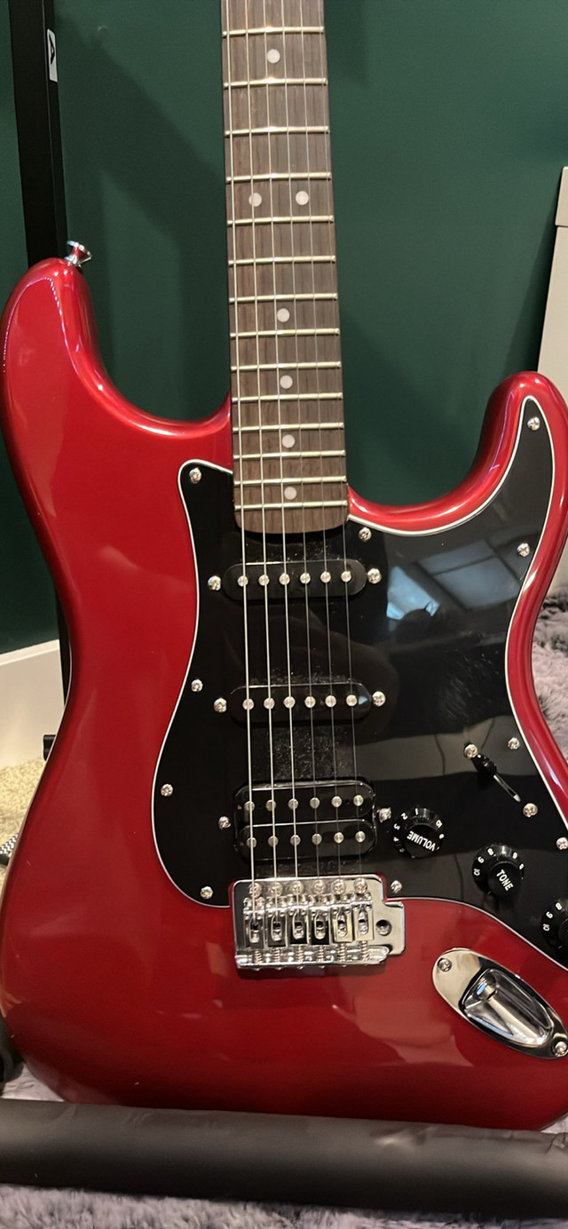 Squire affinity series HSS stratocaster 2018 with case and trem in Guitars in Edmonton - Image 3