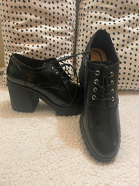 Zara Black 90’s Retro Platform Heeled Shoes in size 9