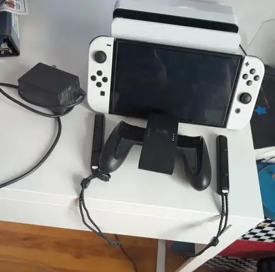 Nintendo Switch Oled et 3 jeux, View more