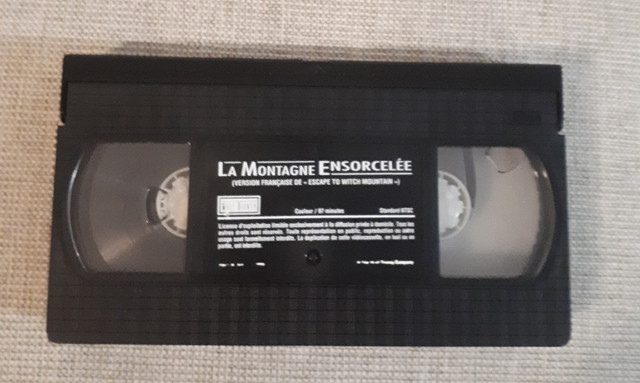 VHS Walt Disney La montagne Ensorcelée  dans CD, DVD et Blu-ray  à Laval/Rive Nord - Image 2
