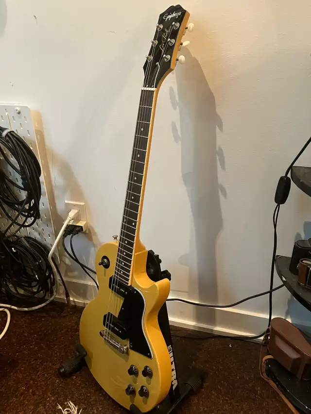 Epiphone Les Paul Special  in Guitars in City of Toronto - Image 6