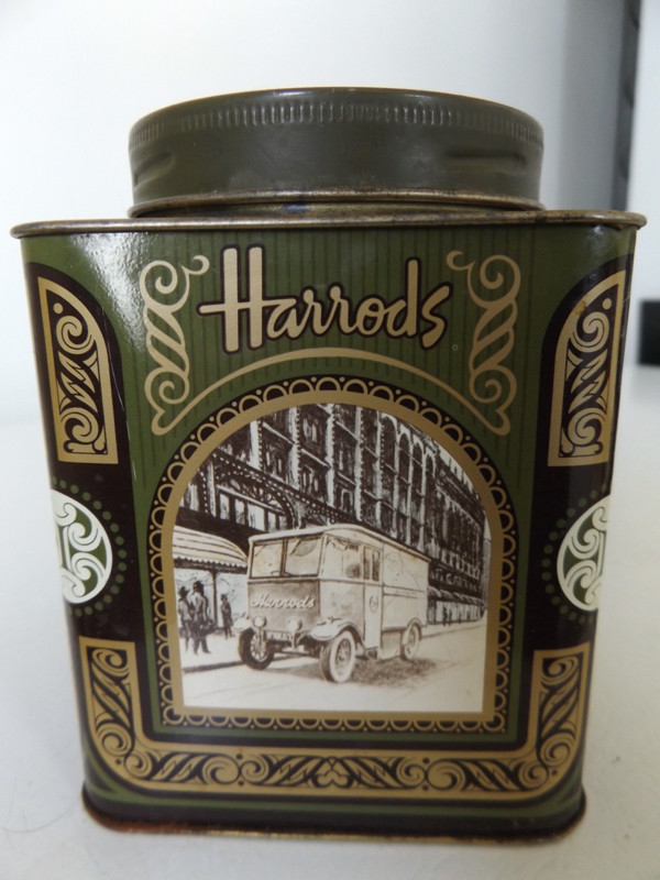 ORIGINAL VINTAGE ANTIQUE HARRODS TEA TIN BOX LONDON ENGLAND in Arts & Collectibles in Oakville / Halton Region - Image 2