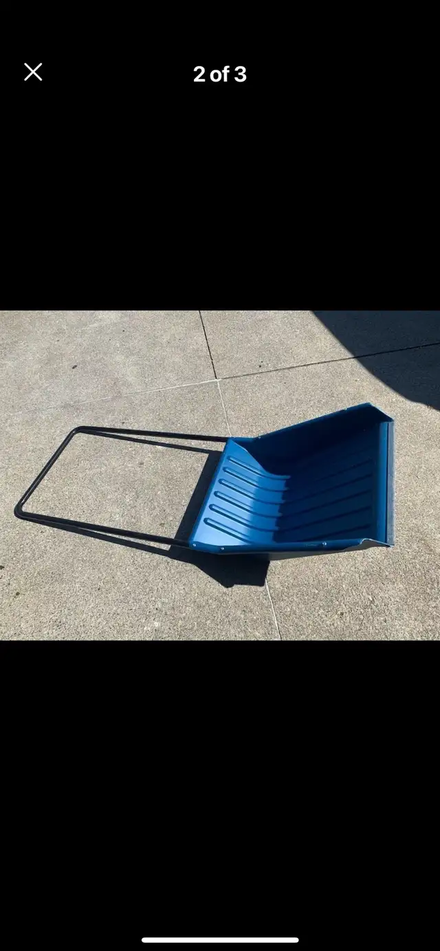 Snow Shovels big saize like new in Snowblowers in Windsor Region - Image 2
