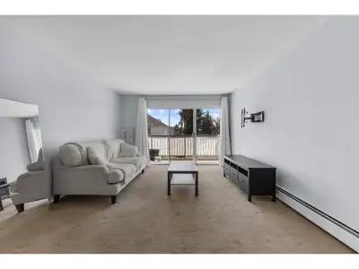 2 Bedroom 2 Bathroom Bright, Beautiful & Spacious 1080 sq ft Condo in Central Abbotsford 55 yrs old...