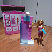 Barbie - Douche avec accessoires et poupée