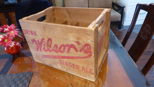 Vintage Wilsons' Ginger Ale Crate. 12 Large Bottle Wood Case in Arts & Collectibles in City of Toronto - Image 2
