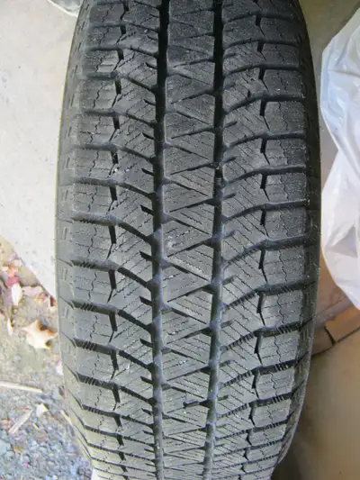ONE Bridgestone Blizzak WS90 winter tire, 215/60R17, bought new to replaced a damage tire, very litt...