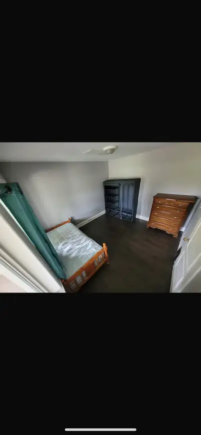 Private room for rent. Just next to University