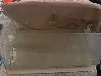 I'm selling a used aquarium tank that's ready to be the centerpiece of your aquatic setup, featuring...
