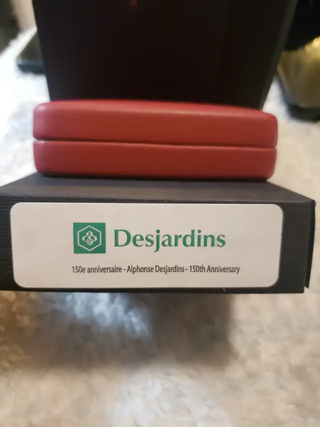 2004 Silver Maple Coin.64959983710593120