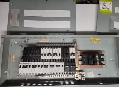 Commander (Culter-Hammer) BC40200R1 Breaker Box200Amp, View more