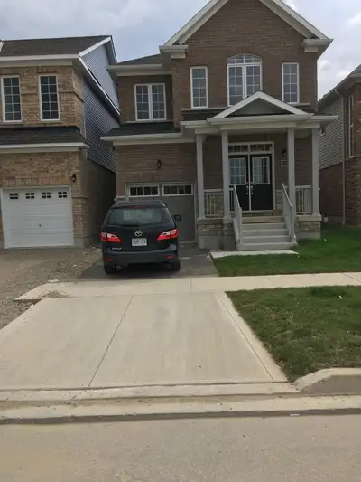 House for rent with 4 bedrooms in Linden Drive Cambridge. Close to amenities. High demanded area.