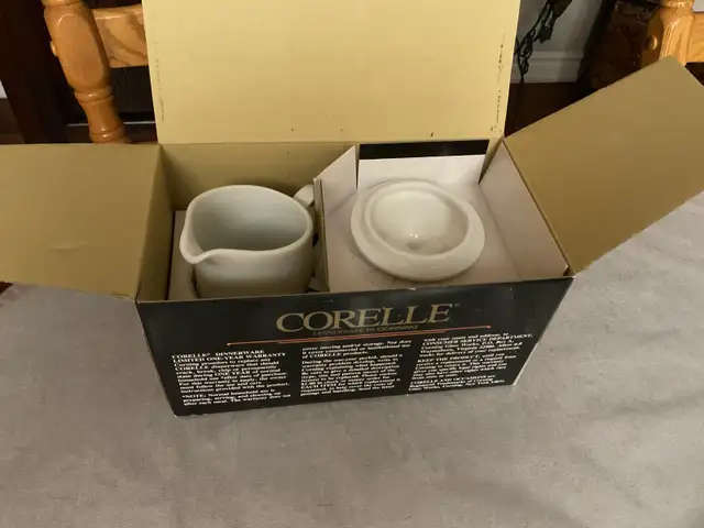 NEW CORELLE BY CORNING, COUNTRY CORNFLOWER CREAM & SUGAR SET in Kitchen & Dining Wares in Oakville / Halton Region - Image 3