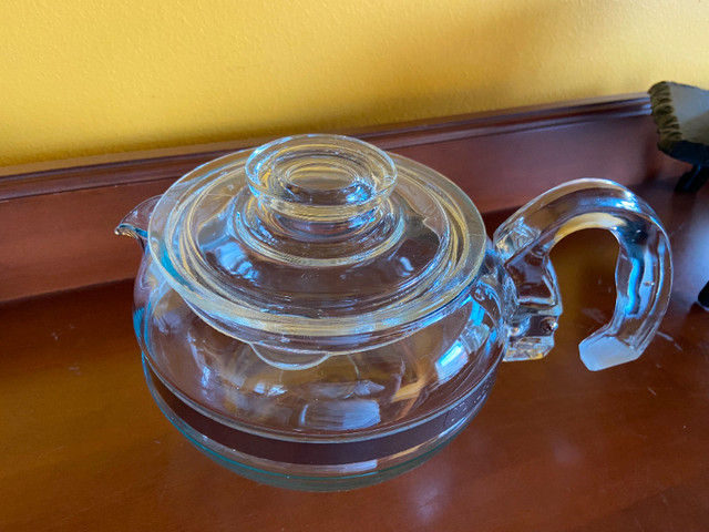 Vintage MCM Pyrex Flameware 6 Cup Teapot Clear Glass Made In USA in Arts & Collectibles in Oshawa / Durham Region - Image 3