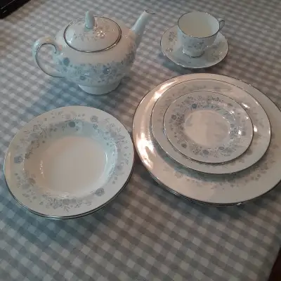 BELLE FLEUR DINNER SERVICE, View more