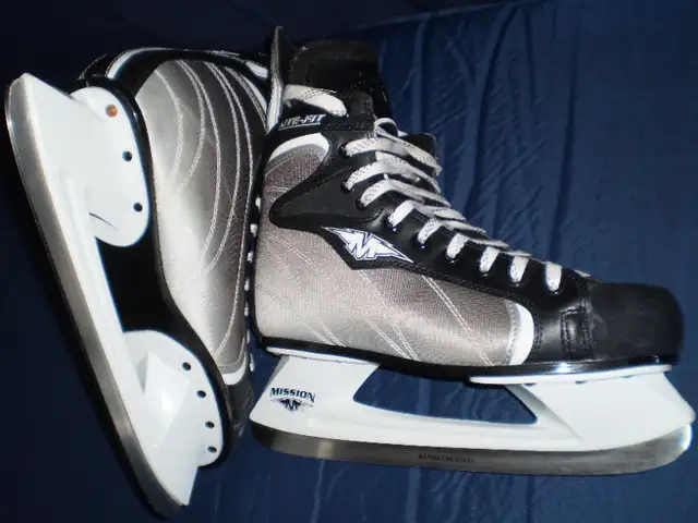 Hockey Ice Skates, Size 12 shoe size 13-13.5 in Skates & Blades in City of Toronto - Image 3