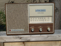 Vintage Panasonic AM/FM Radio   Very Good Condition