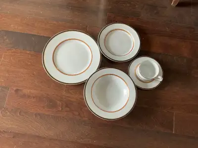 set de vaisselle 4 couverts avec or , View more