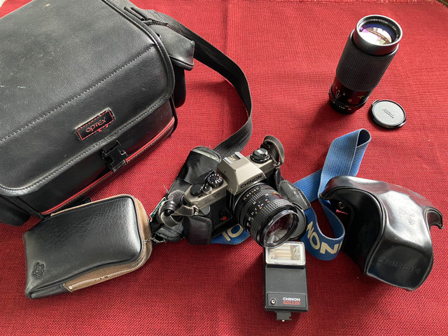 Vtg Chinon CM-7 35SLR Flash/Strap/Bags/Focal MC  1:4.0 in Cameras & Camcorders in North Bay - Image 2