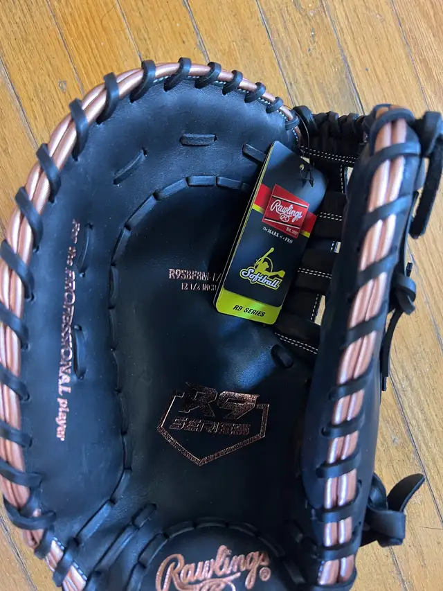 NEW Rawlings R9 Softball/Baseball First Base Mitt LEFT HandThrow in Baseball & Softball in City of Toronto - Image 2