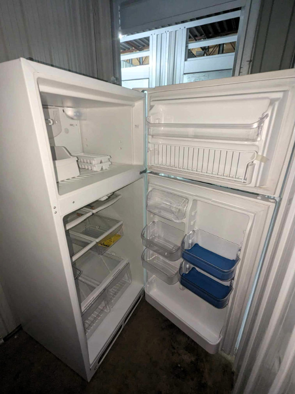 Réfrigérateur/ Frigidaire Spacieux - Kenmore Spacious Fridge dans Réfrigérateurs  à Ouest de l’Île