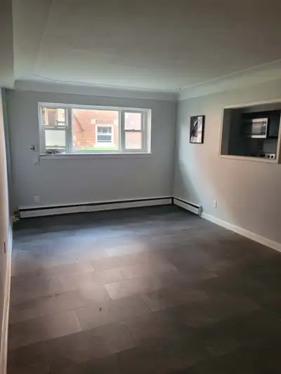 2 Bedroom Updated Clean + Safe Apartment In Stoney Creek WITH parking Safe - Clean - Accessible 289-...