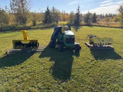 2004 John Deere GX345, 945Hrs, 20HP liquid cooled Kawasaki engine, power steering, hyd. lift, tilt,...