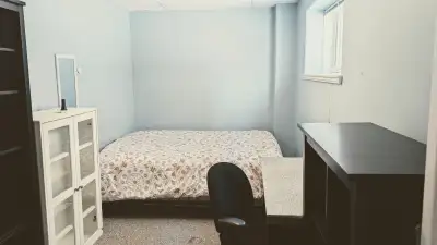 2 minutes walk to University of Manitoba and bus stop