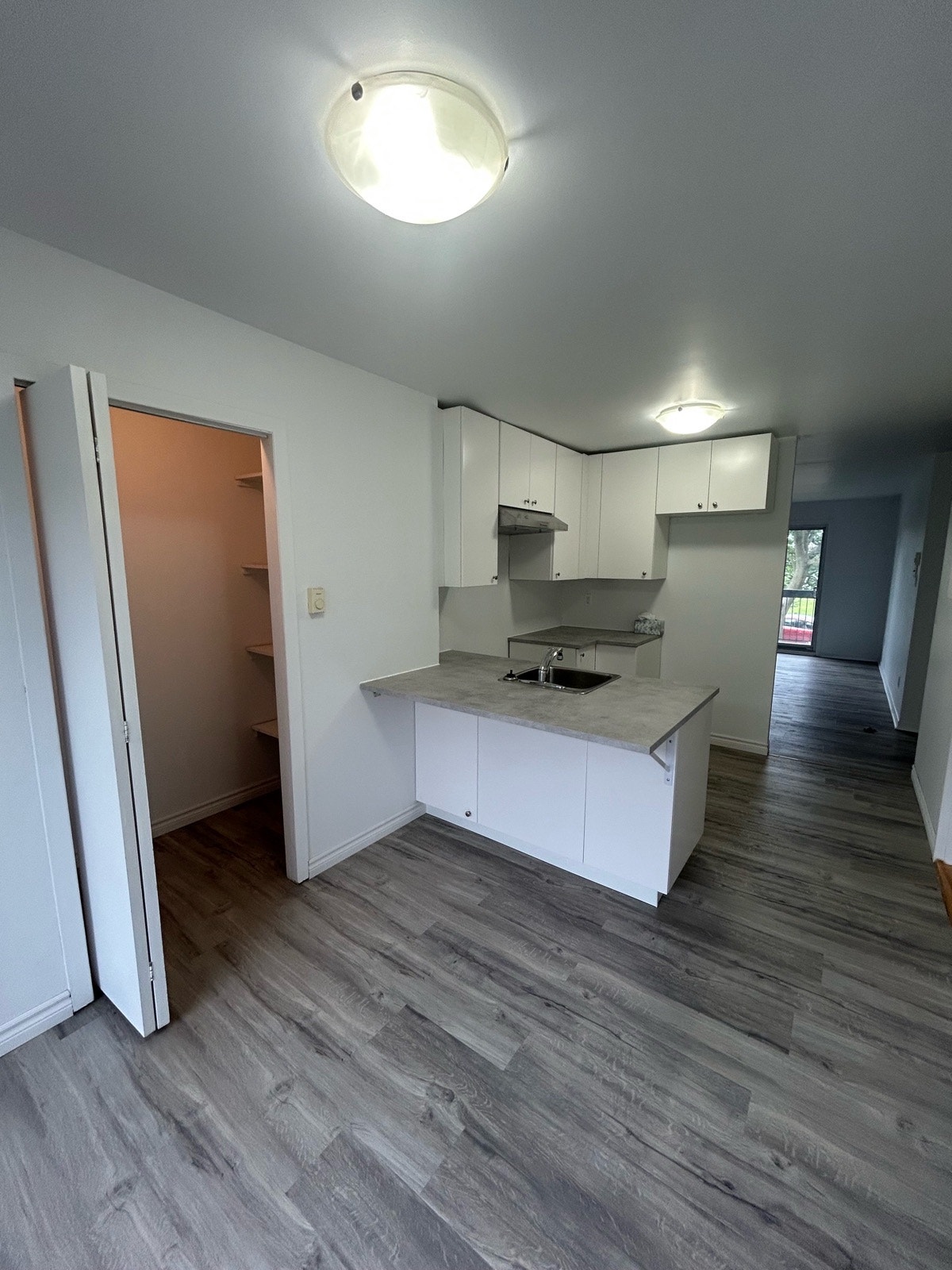 appartement neuf 4 1/2 Laval Fabreville — photo 3