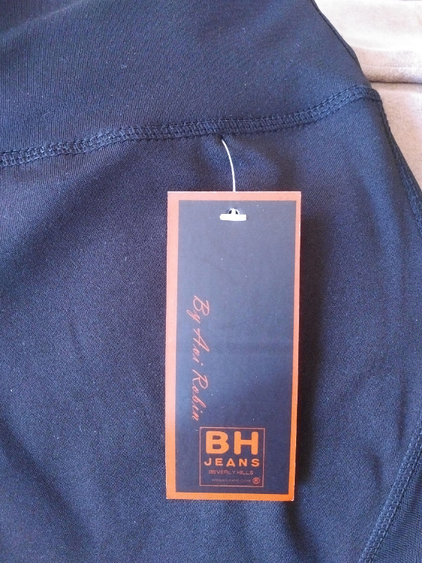 BH Jeans brand Black Leggings/caleçon noir dans Femmes - Pantalons et shorts  à Ville de Montréal - Image 4