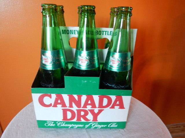 Vintage 6-pack carton of Canada Dry bottles in Arts & Collectibles in Saskatoon - Image 3