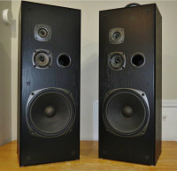 $150/Kenwood 3-way 140 watt tower speakers, & grills/MINT!