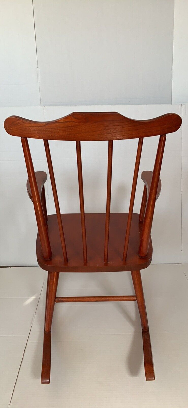 Rocking chair in Chairs & Recliners in Oshawa / Durham Region - Image 3