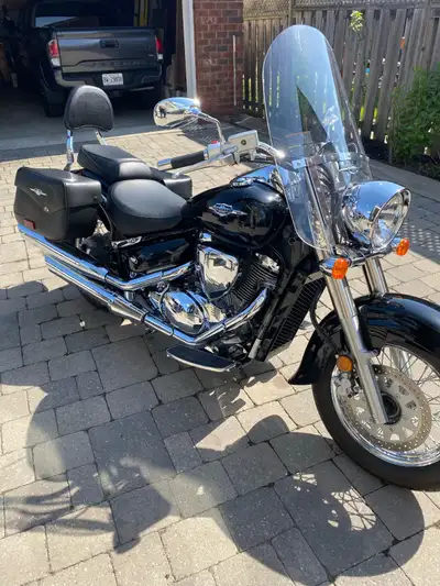 2013 Suzuki Boulevard C50 800cc 6744 KM Heated Garage kept since owned Purchased New in 2020 - 1 Own...