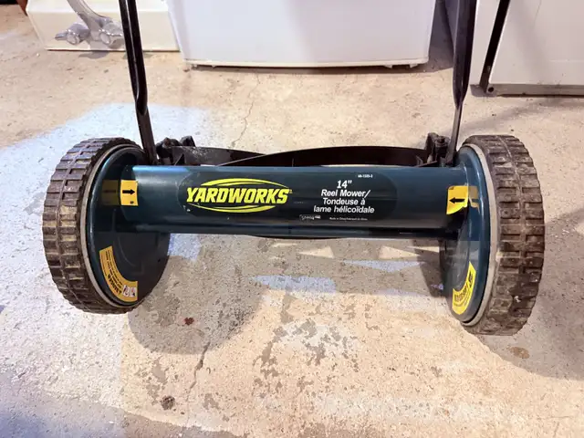 Yardworks 14" Reel Mower in Lawnmowers & Leaf Blowers in Markham / York Region - Image 5