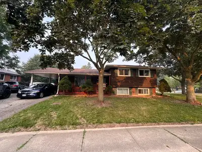 596 NORTHGATE AVE WATERLOO This home is situated in a very quiet , desirable area in waterloo. Near...