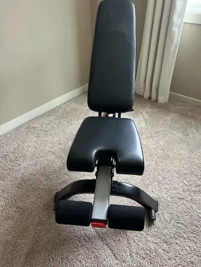 Get ready to pump some iron with this like-new Bowflex 5.1S adjustable weight bench! This versatile...