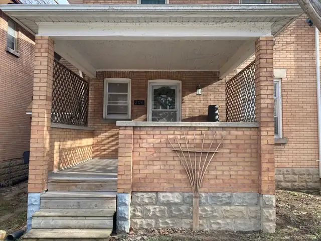 Old South one bedroom upper unit, great location!