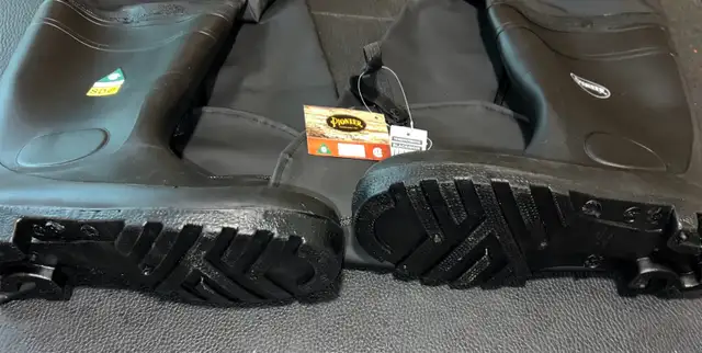 Pioneer Heavy Duty Steel Toe Hip Wader, CSA size 11 in Men's Shoes in Calgary - Image 5